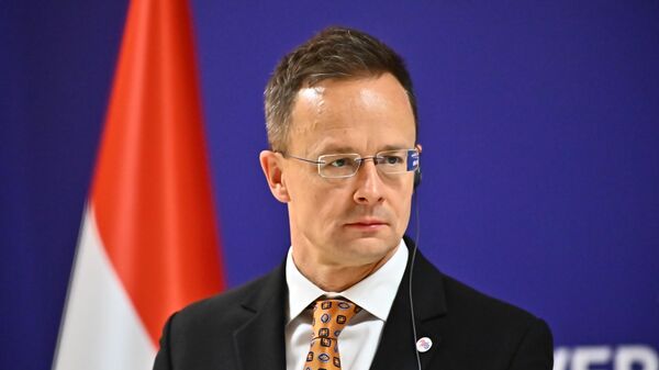 Madžarski minister Sijarto poudaril pomembnost srbskega naftnega sektorja za Madžarsko