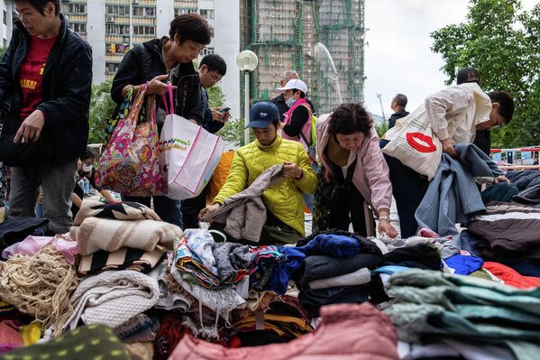 Људи су донирали одећу за оне којима су станови захваћени пожаром. - Sputnik Србија