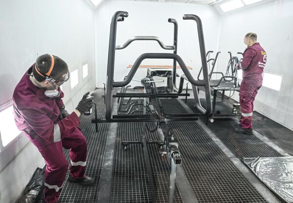 Постројење за фарбање шасија беспилотних летелица. - Sputnik Србија