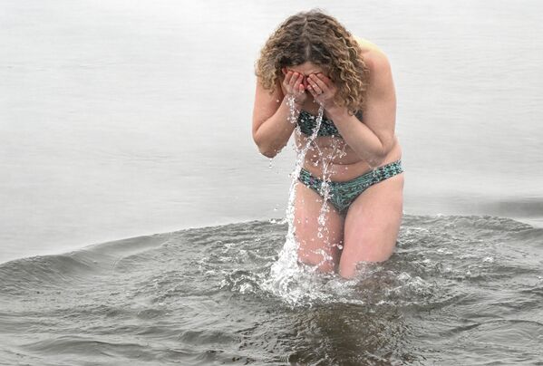 Za njih to nije hrabrost radi hrabrosti, već ritual – način da se osete živim, da izoštravaju duh i pomeraju granice sopstvenog komfora. - Sputnik Srbija