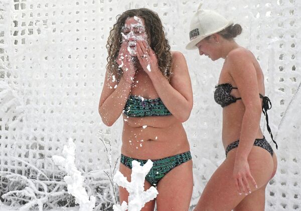 Pripadnice lepšeg pola  postupaju isto. - Sputnik Srbija