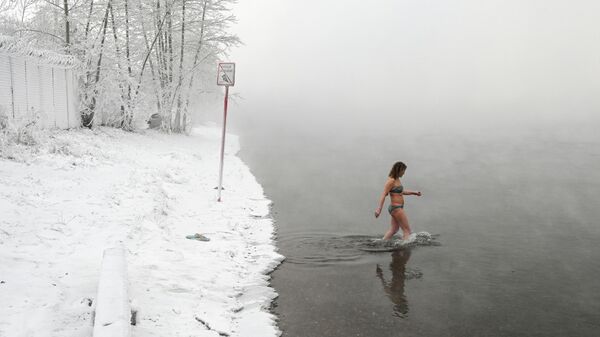 Није за зимогрожљиве: Купање у Јенисеју на минус 30 степени /фото/