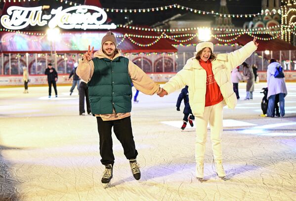 Par na klizalištu. Par na klizalištu. - Sputnik Srbija