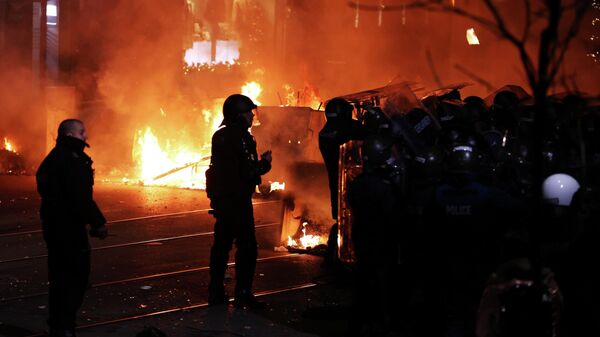 Sukob demonstranata i policije u Sofiji tokom skupa protiv mera štednje u nacrtu budžeta za sledeću godinu  - Sputnik Srbija