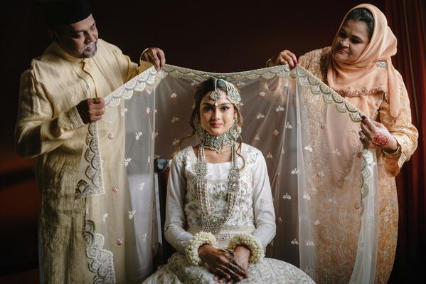 Moment Picture — победник категорије I Do Crew (Малезија).Фотографија носи назив „The Veil of Blessings“ („Вео благослова“). Moment Picture — победник категорије I Do Crew (Малезија).Фотографија носи назив „The Veil of Blessings“ („Вео благослова“). - Sputnik Србија