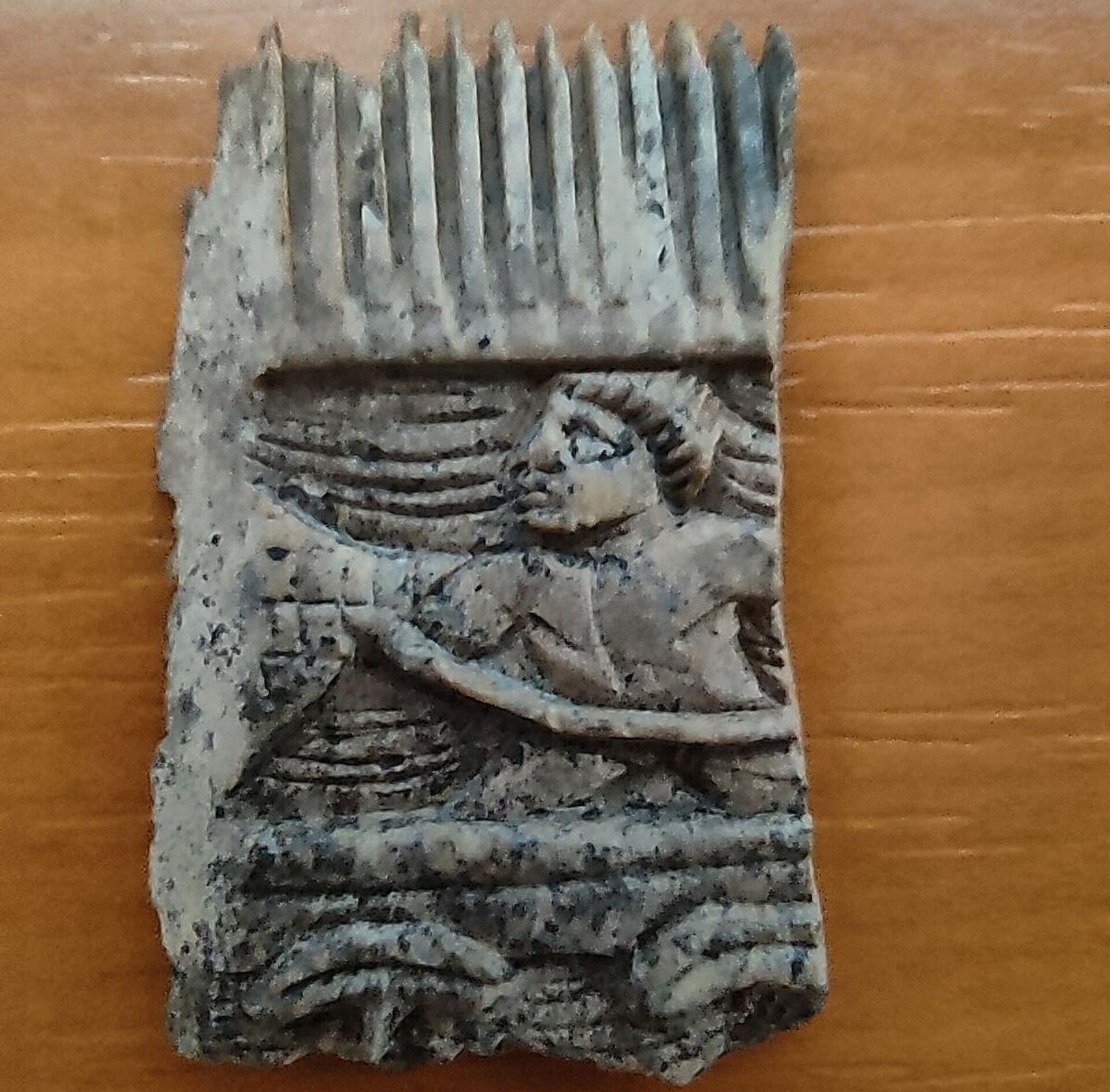 Sa obe strane češlja su predstavljeni Sveti apostoli, ribari Sa obe strane češlja su predstavljeni Sveti apostoli, ribari - Sputnik Srbija, 1920, 06.12.2025