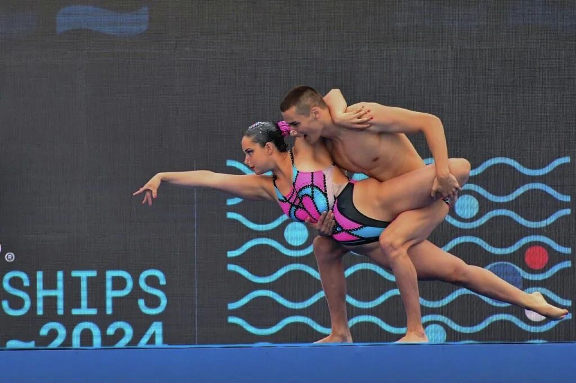 Јелена Контић и њен партнер Јелена Контић и њен партнер - Sputnik Србија, 1920, 05.12.2025