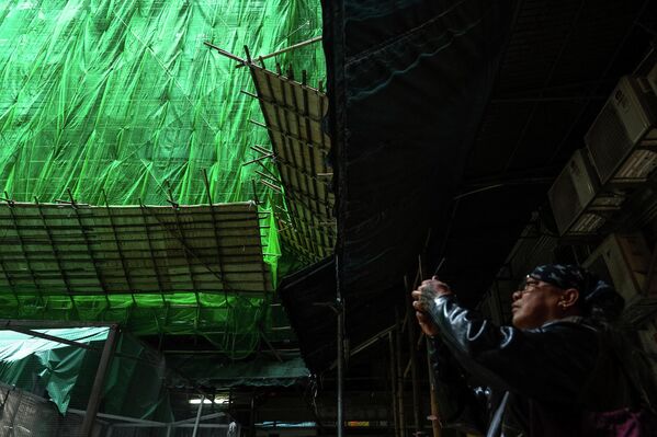 Požar je izbio u Vang Fuk Kortu, stambenom kompleksu u severnom delu Hongkonga, u četvrti Tai Po. Reč je o naselju sa oko 2000 stanova, raspoređenih u osam zgrada. - Sputnik Srbija