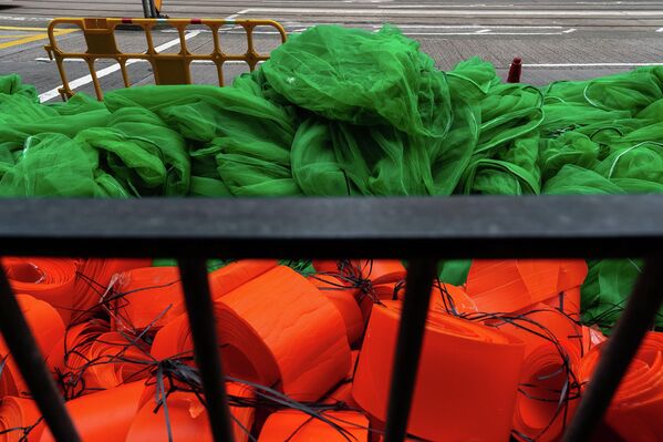 Preliminarna istraga otkrila je lako zapaljivi stiropor koji je prekrivao prozore liftova, što je ubrzalo širenje požara. - Sputnik Srbija