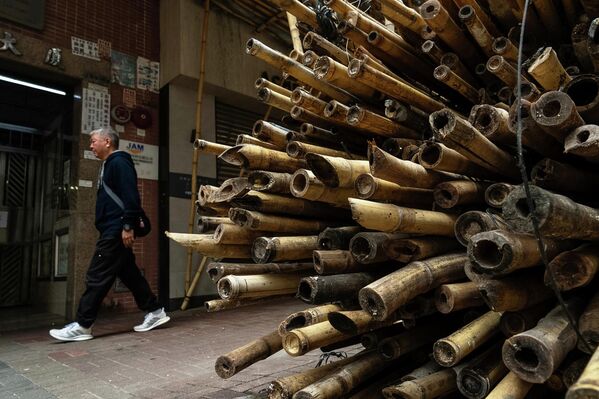 Lokalne vlasti sada razmatraju reviziju upotrebe bambusove skele i njenu eventualnu zamenu metalnim konstrukcijama. - Sputnik Srbija