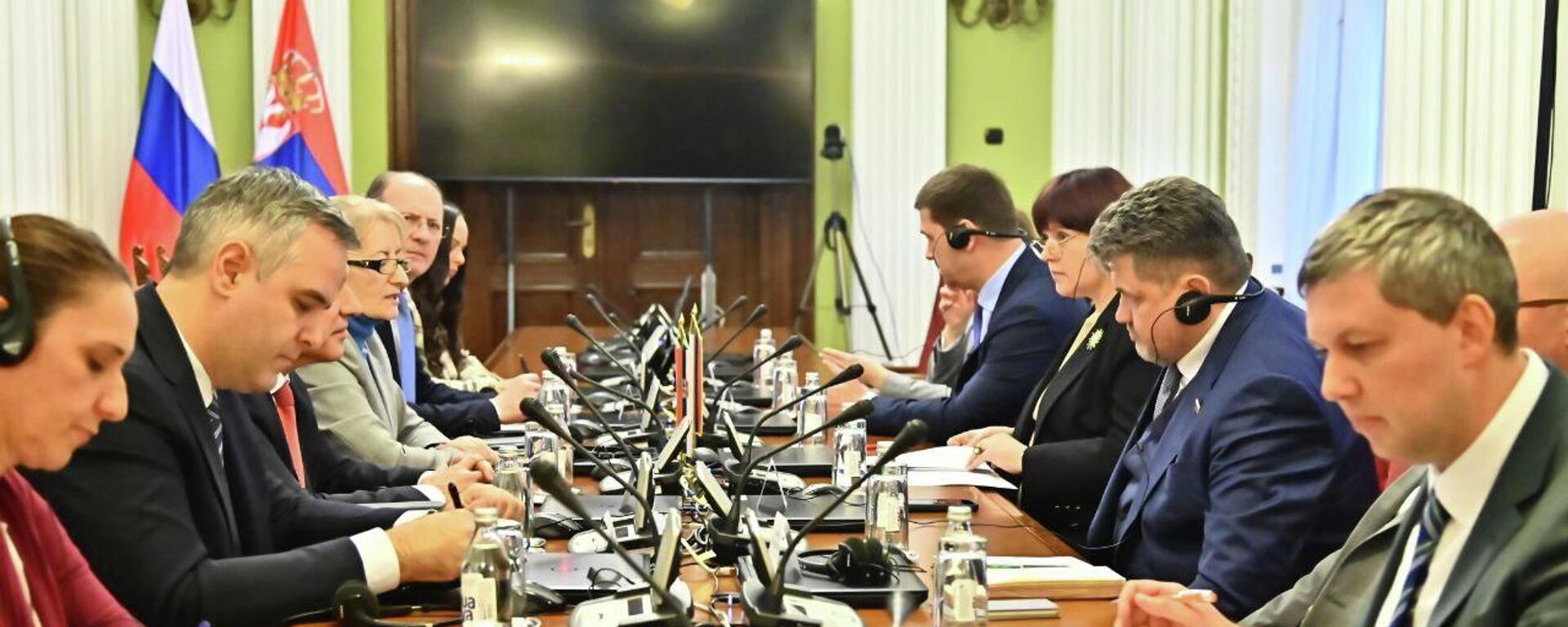 Ruski senatori na sastanku u Skupštini Srbije. - Sputnik Srbija, 1920, 04.12.2025