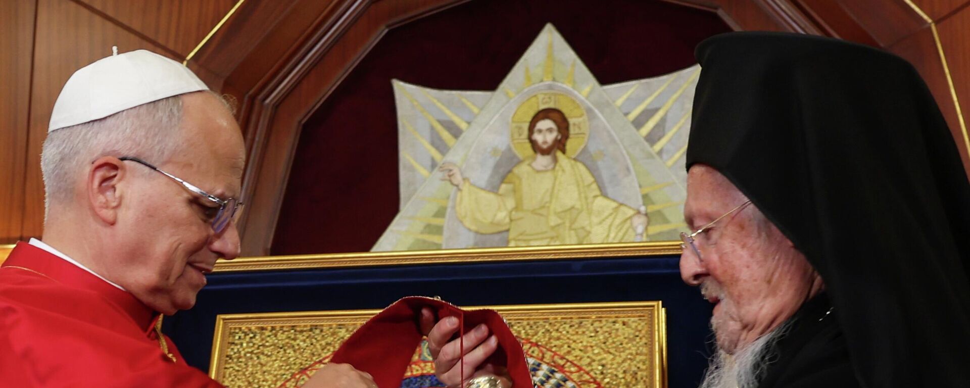 Papa Lav XIV i patrijarh vaseljenski Vartolomej. - Sputnik Srbija, 1920, 07.12.2025