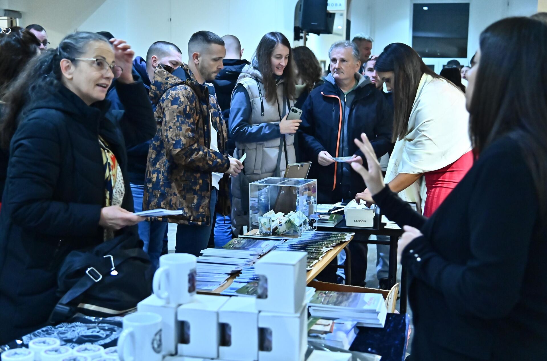 Донаторско вече одржано је у Дому културе Влада Дивљан, Јована Ђурђевић каже да ће бити још концерата Донаторско вече одржано је у Дому културе Влада Дивљан, Јована Ђурђевић каже да ће бити још концерата - Sputnik Србија, 1920, 07.12.2025