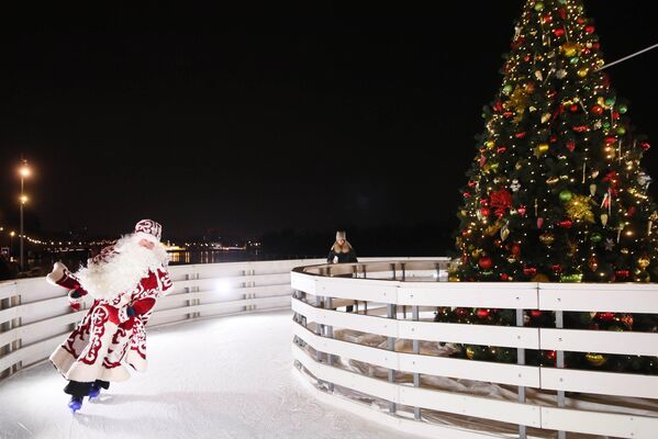 На званичном отварању говорили су Викторија Јушченко, шеф прес службе АНО за развој парка, и Павел Наумов, заменик шефа Одељења за капиталне поправке Москве. На званичном отварању говорили су Викторија Јушченко, шеф прес службе АНО за развој парка, и Павел Наумов, заменик шефа Одељења за капиталне поправке Москве. - Sputnik Србија