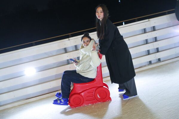 Објаснили су да је лед био замрзнут три месеца, при чему је потрошено приближно 30.000 кубних метара воде. Објаснили су да је лед био замрзнут три месеца, при чему је потрошено приближно 30.000 кубних метара воде. - Sputnik Србија