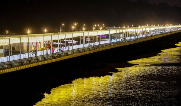 Царска величина је очигледна у свему – поглед је невероватан, а хиљаде светала изнад главе подсећају на звездано небо. Царска величина је очигледна у свему – поглед је невероватан, а хиљаде светала изнад главе подсећају на звездано небо. - Sputnik Србија