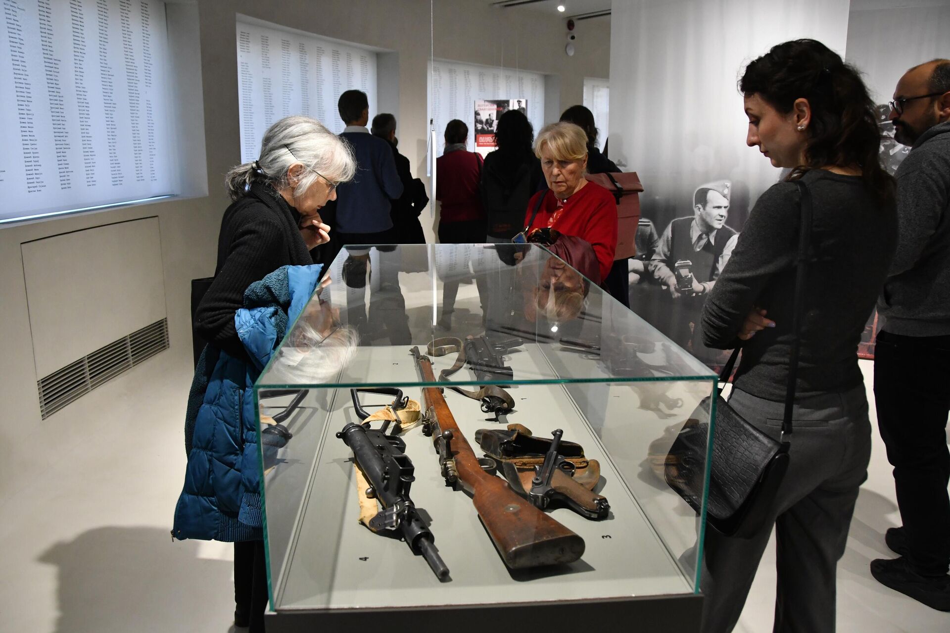 Izložba „Prihvatni logor Zemun“ otvorena u Memorijalnom centru „Staro sajmište“ Izložba „Prihvatni logor Zemun“ otvorena u Memorijalnom centru „Staro sajmište“ - Sputnik Srbija, 1920, 08.12.2025