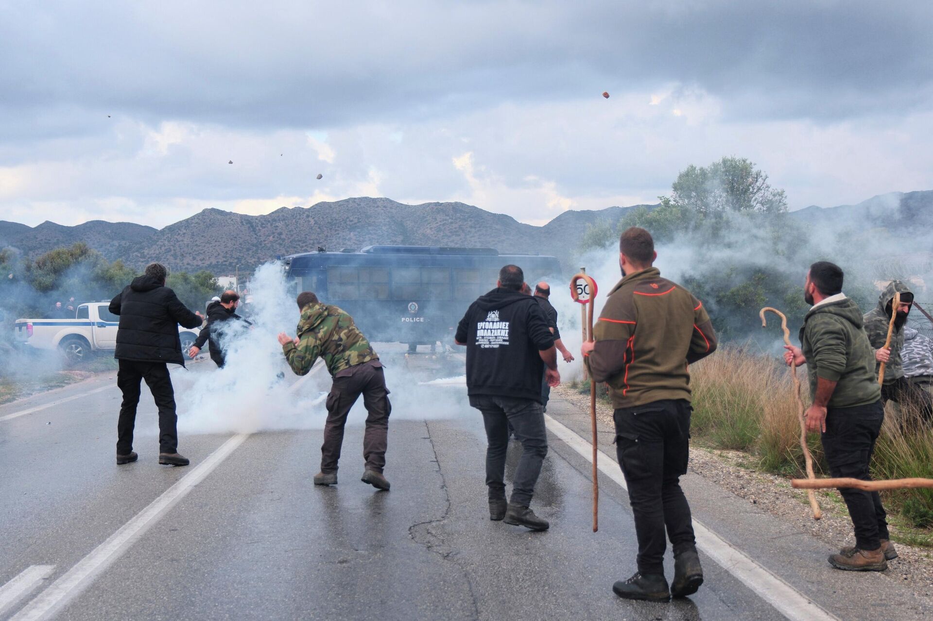 Sukob poljoprivrednika i policije na Kritu - Sputnik Srbija, 1920, 08.12.2025