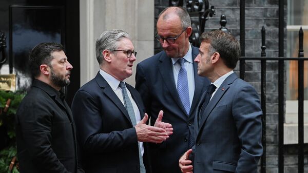 Vladimir Zelenski, britanski premijer Kir Starmer, nemački kancelar Fridrih Merc i francuski predsednik Emanuel Makron pre sastanka u Dauning stritu - Sputnik Srbija