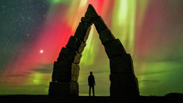 Snimok Nightscape fotografa Sadeq Hayati, vošedšiй v 25 lučših snimkov konkursa 8th edition of the Northern Lights Photographer of the Year - Sputnik Srbija