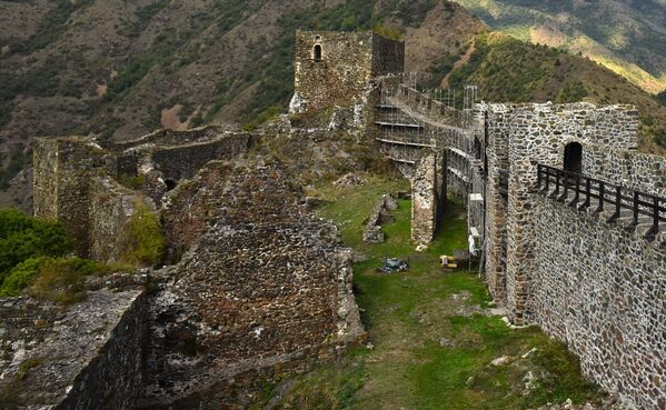 Свој највећи процват, тврђава је доживела у 14. веку када постаје седиште архиепископа Данила Другог. Овај црквени великодостојник, познат по својој књижевној делатности, одабрао је Маглич за своју својеврсну престоницу одакле је управљао, како црквеним тако и државним пословима, а унутар града је организовано писање црквених књига - Sputnik Србија