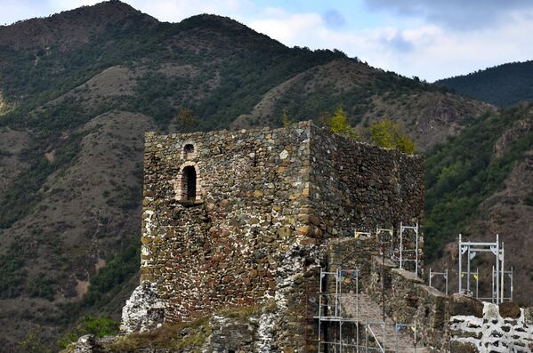 Свака од осам кула  Маглича је имала своју намену, али су све заједно чиниле савршен одбрамбен систем. Поред неприступачног терена који окружује утврђење, висина кула од око 12 метара нападачима је у тадашње време представљала озбиљну препреку - Sputnik Србија