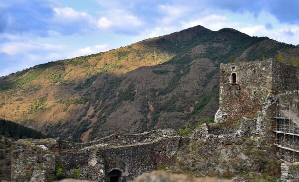 Иако столећима напуштен и изложен зубу времена Маглич и данас представља место које вреди посетити, како због прекрасног погледа који се пружа са његових зидина, тако због тога што су те зидине више од осам векова неми сведок бурне српске историје - Sputnik Србија