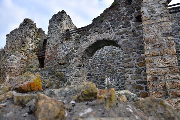 У Магличу је Данило, према речима његовог биографа, подигао „прекрасне палате и остале ћелије на пребивање онима који су тамо“ а градску цркву св. Ђорђа снабдео књигама и осталим потребама. - Sputnik Србија