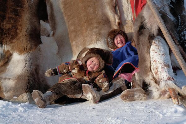 ,,Луди живот - Игре на отвореном&#x27;&#x27; - Аутор: Василиј Шуклин, Место: Јамало-Ненецки аутономни округ. - Sputnik Србија