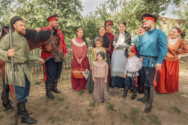 ,,Јахање коња&#x27;&#x27; - Аутор: Марија Астахова Регион: Ростовска област, Старочеркаск. - Sputnik Србија