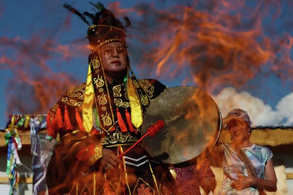 ,,Шаман&#x27;&#x27; - Аутор: Кирил Кухмар, Регион: Република Тива, Кизил. - Sputnik Србија