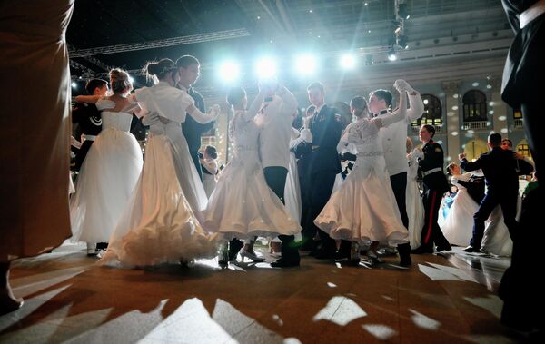 1.700 парова је плесало синхронизовани валцер. - Sputnik Србија