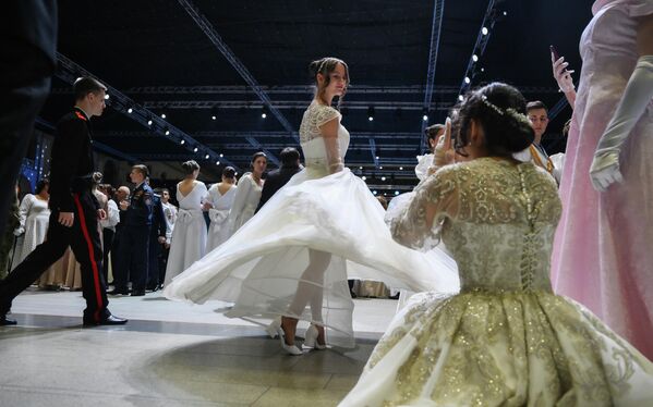 Поздраве учесницима упутили су председник Русије Владимир Путин, министар спољних послова Сергеј Лавров, министар одбране Андреј Белоусов и председник Думе Вјачеслав Володин. - Sputnik Србија