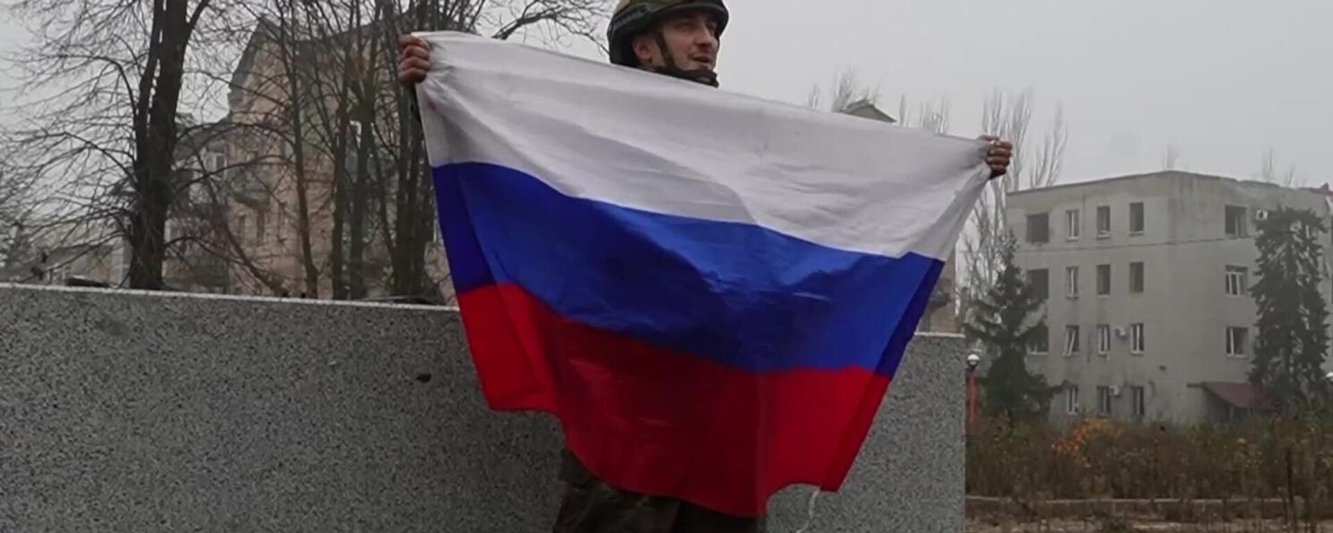 Руски војник са заставом Руски војник са заставом - Sputnik Србија, 1920, 11.12.2025