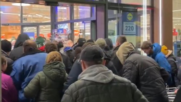 Gužva ispred Lidla u Poljskoj - Sputnik Srbija