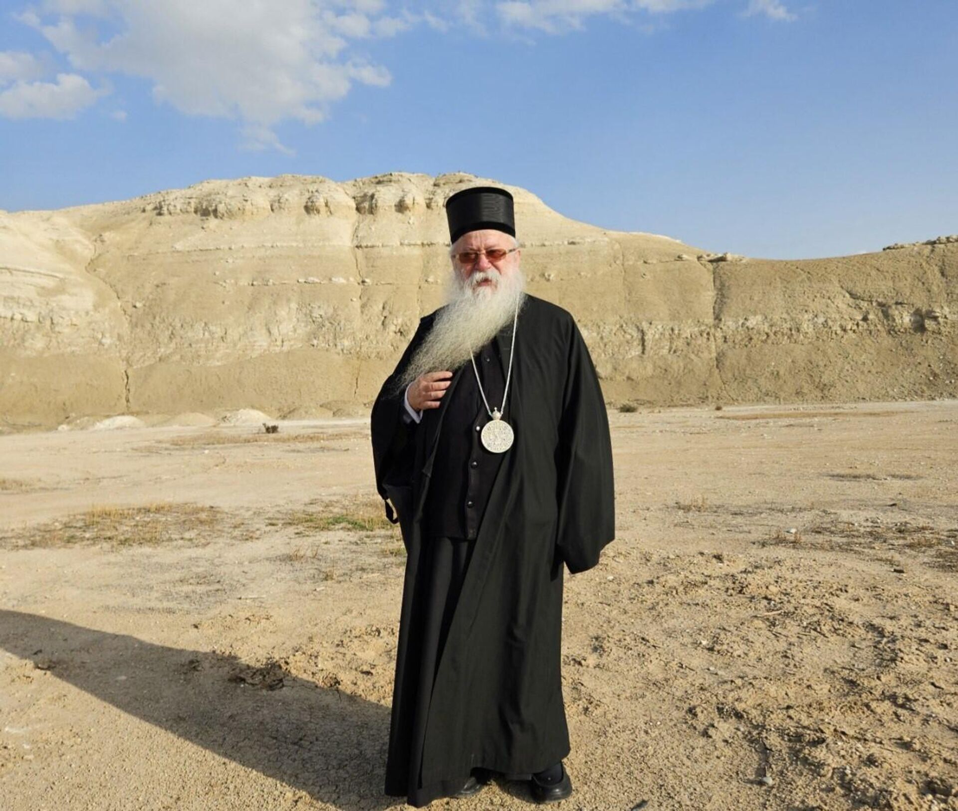 Митрополит Хризостом на земљи коју је Краљевина Јордан поклонила Српској православној цркви Митрополит Хризостом на земљи коју је Краљевина Јордан поклонила Српској православној цркви - Sputnik Србија, 1920, 14.12.2025