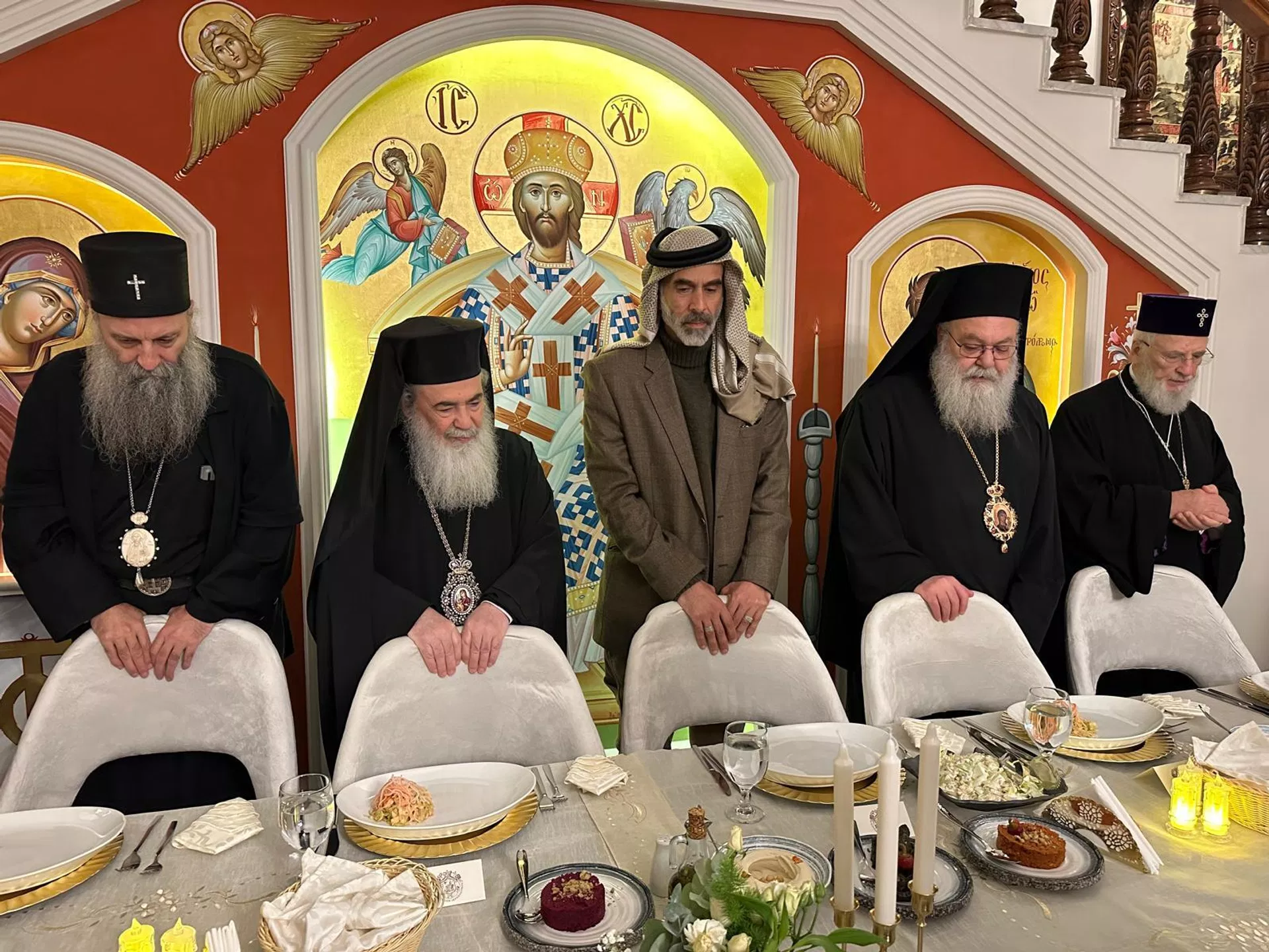 Принц Гази и током свечане вечере Конференције посветио је посебну пажњу нашој делегацији Принц Гази и током свечане вечере Конференције посветио је посебну пажњу нашој делегацији - Sputnik Србија, 1920, 14.12.2025