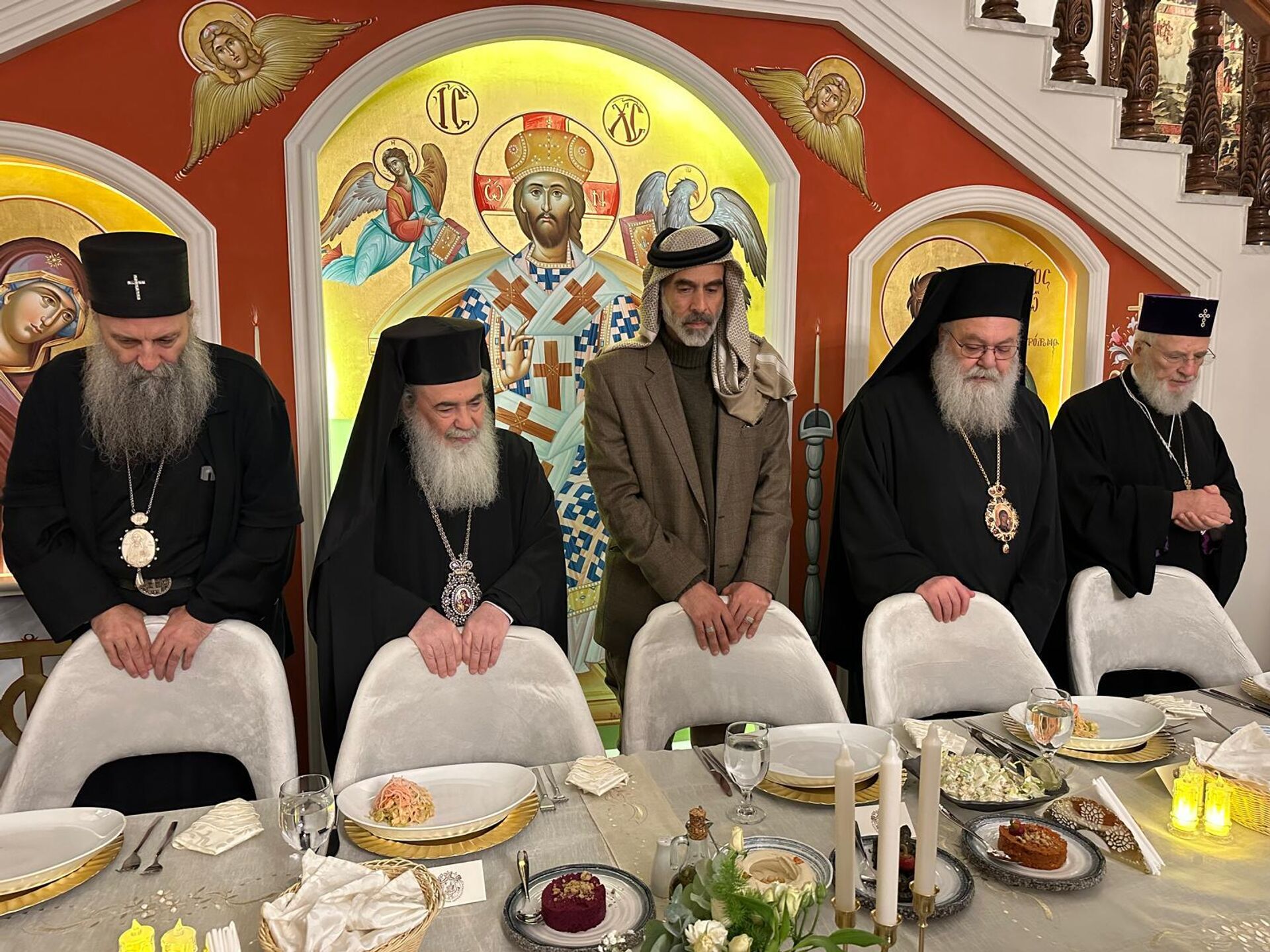 Принц Гази и током свечане вечере Конференције посветио је посебну пажњу нашој делегацији Принц Гази и током свечане вечере Конференције посветио је посебну пажњу нашој делегацији - Sputnik Србија, 1920, 14.12.2025