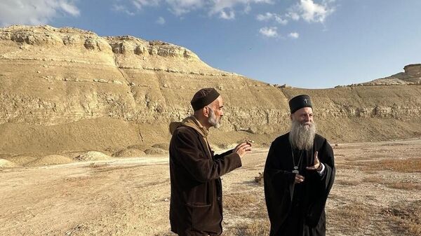 Принц Гази Бин Мухамед патријарху Порфирију рекао је своју жељу, да на овом месту у Јордану буде изграђен српски манастир, по угледу на Високе Дечане  - Sputnik Србија