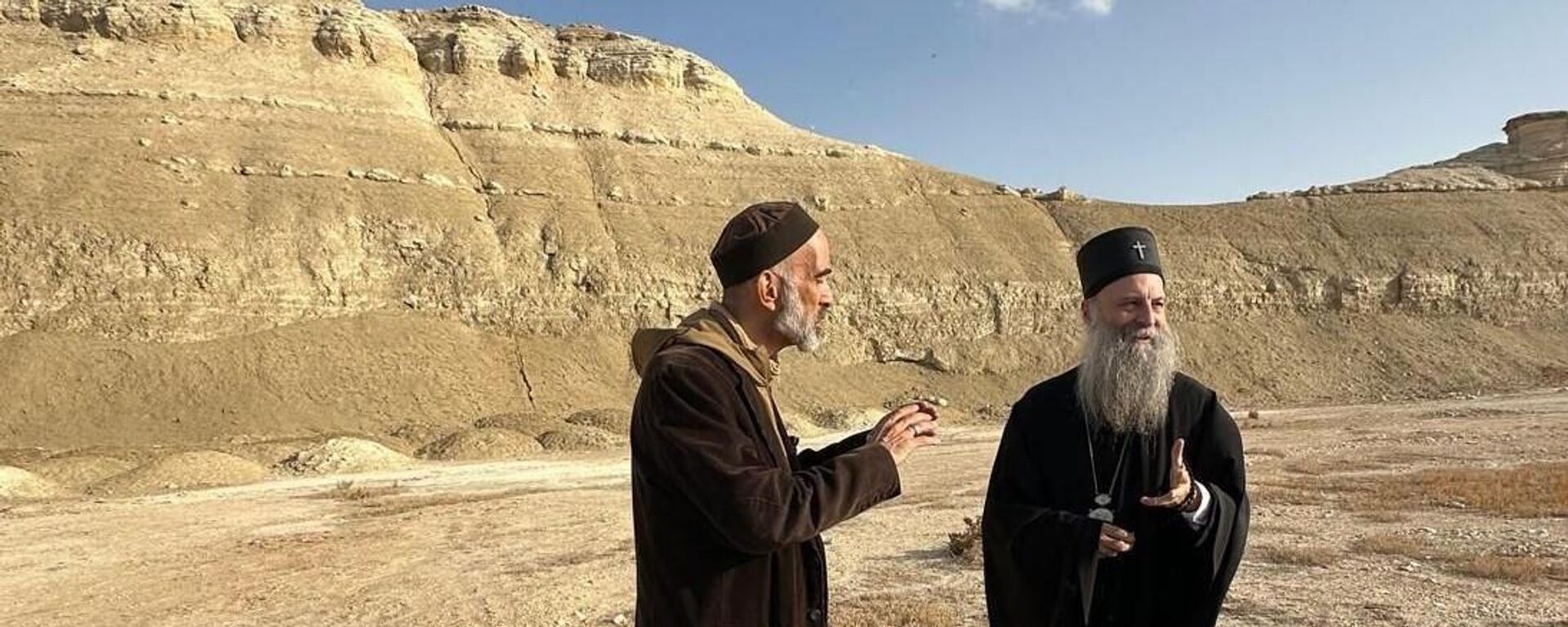 Принц Гази Бин Мухамед патријарху Порфирију рекао је своју жељу, да на овом месту у Јордану буде изграђен српски манастир, по угледу на Високе Дечане Принц Гази Бин Мухамед патријарху Порфирију рекао је своју жељу, да на овом месту у Јордану буде изграђен српски манастир, по угледу на Високе Дечане - Sputnik Србија, 1920, 14.12.2025