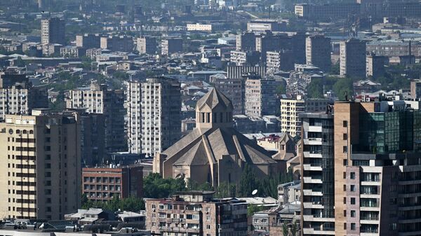 Калас: ЕУ ће помагати Јеревану да се бори против мешања у изборе