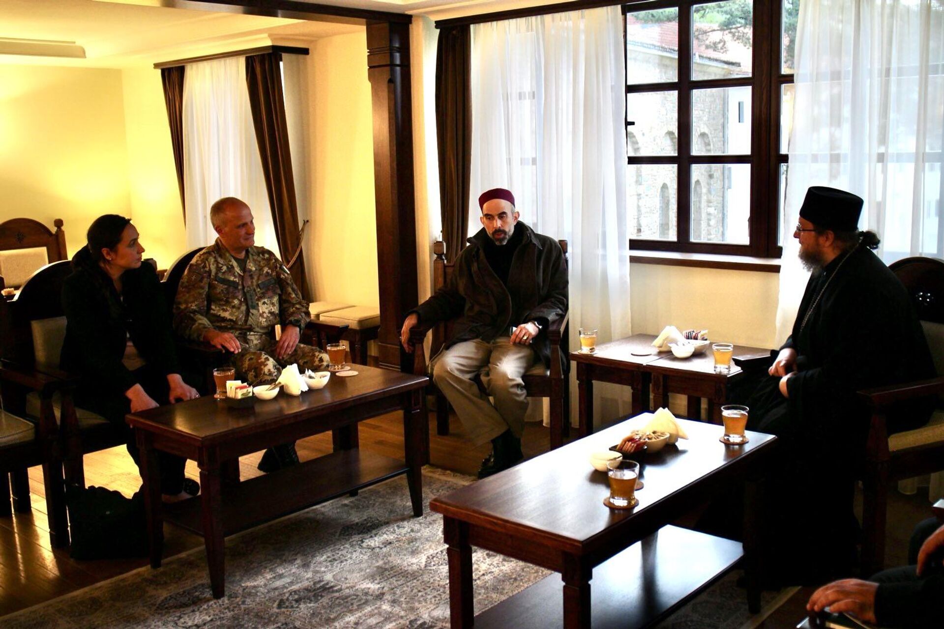 После вечерње службе остао је у манастиру, инересовала га је историја то места, а посебно фреске После вечерње службе остао је у манастиру, инересовала га је историја то места, а посебно фреске - Sputnik Србија, 1920, 15.12.2025