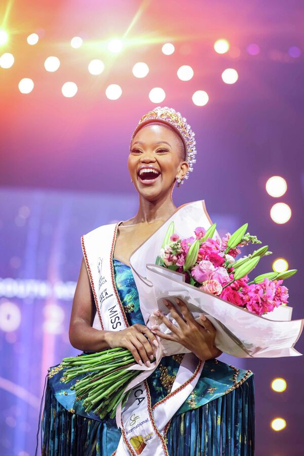 Победница избора за Мис Јужне Африке 2025. године: Кавекази Мазалени. - Sputnik Србија