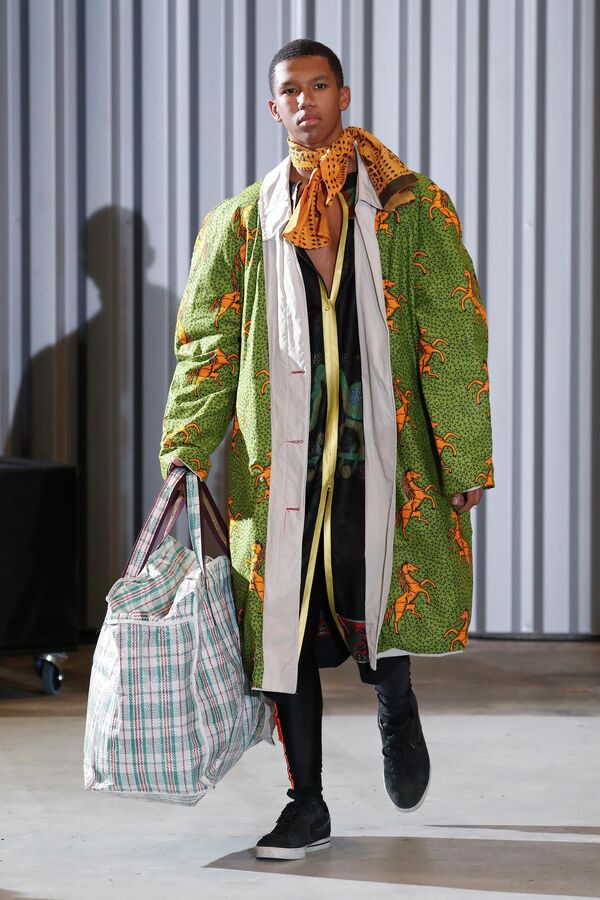 Такозвани "стрит стајл" (улична мода) је последњих година добио равноправан статус са високом модом, бришући границе између луксуза и свакодневице. - Sputnik Србија