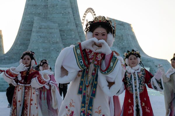 Љубитељи зимских чаролија уживаће и у интересантним представама бројних извођача. - Sputnik Србија