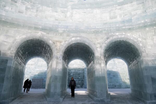 Парк је за 20 процената већи него прошле године, а у изградњи је коришћено више од 400.000 кубних метара леда и снега. - Sputnik Србија