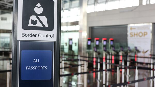 Pasoška kontrola na aerodromu - Sputnik Srbija