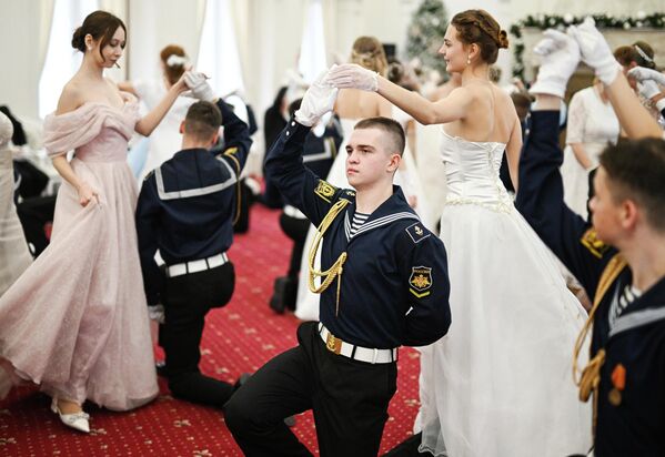 Ливадијски дворац је био домаћин традиционалног Белог бала, темпираног да се поклопи са Даном Светог Николе.  - Sputnik Србија