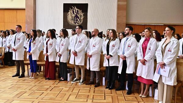 Најбољим студентима медицине и дипломцима средњих стручних школа уручени уговори о раду