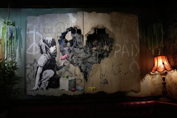 Хотел је отворен 2007. године и свега неколико метара је удаљен од баријере коју је Израел подигао према Западној обали, да би се одвојио од Палестинаца. - Sputnik Србија